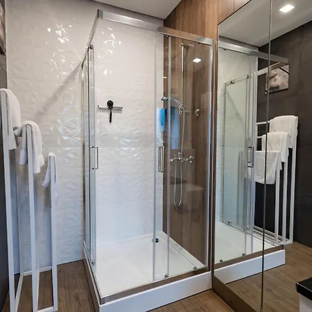 Pod Jasna Gora Teresy 4-3 Parking Gratis * تشينستوخوفا