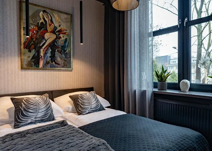 Pod Jasna Gora Teresy 4-3 Parking Gratis