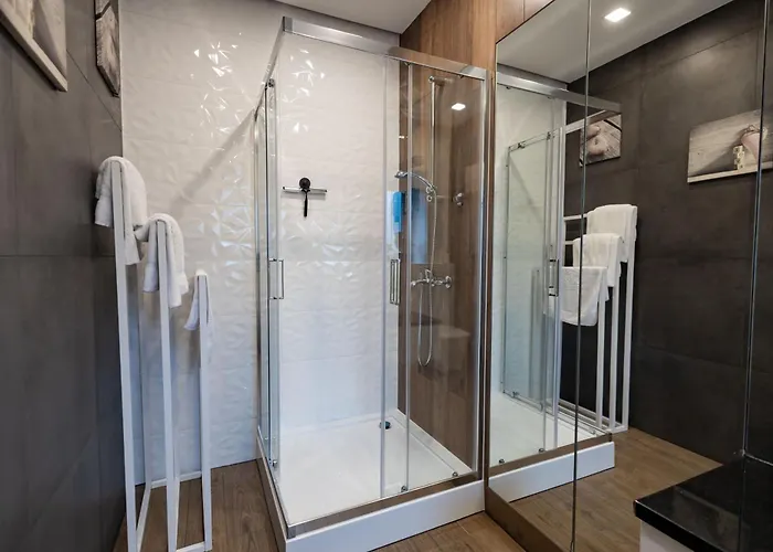 Pod Jasna Gora Teresy 4-3 Parking Gratis * צ'סטוצ'ובה