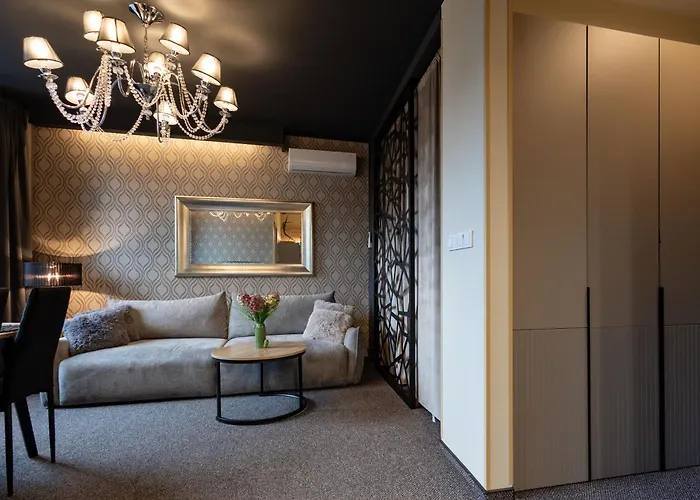 Pod Jasna Gora Teresy 4-3 Parking Gratis צ'סטוצ'ובה